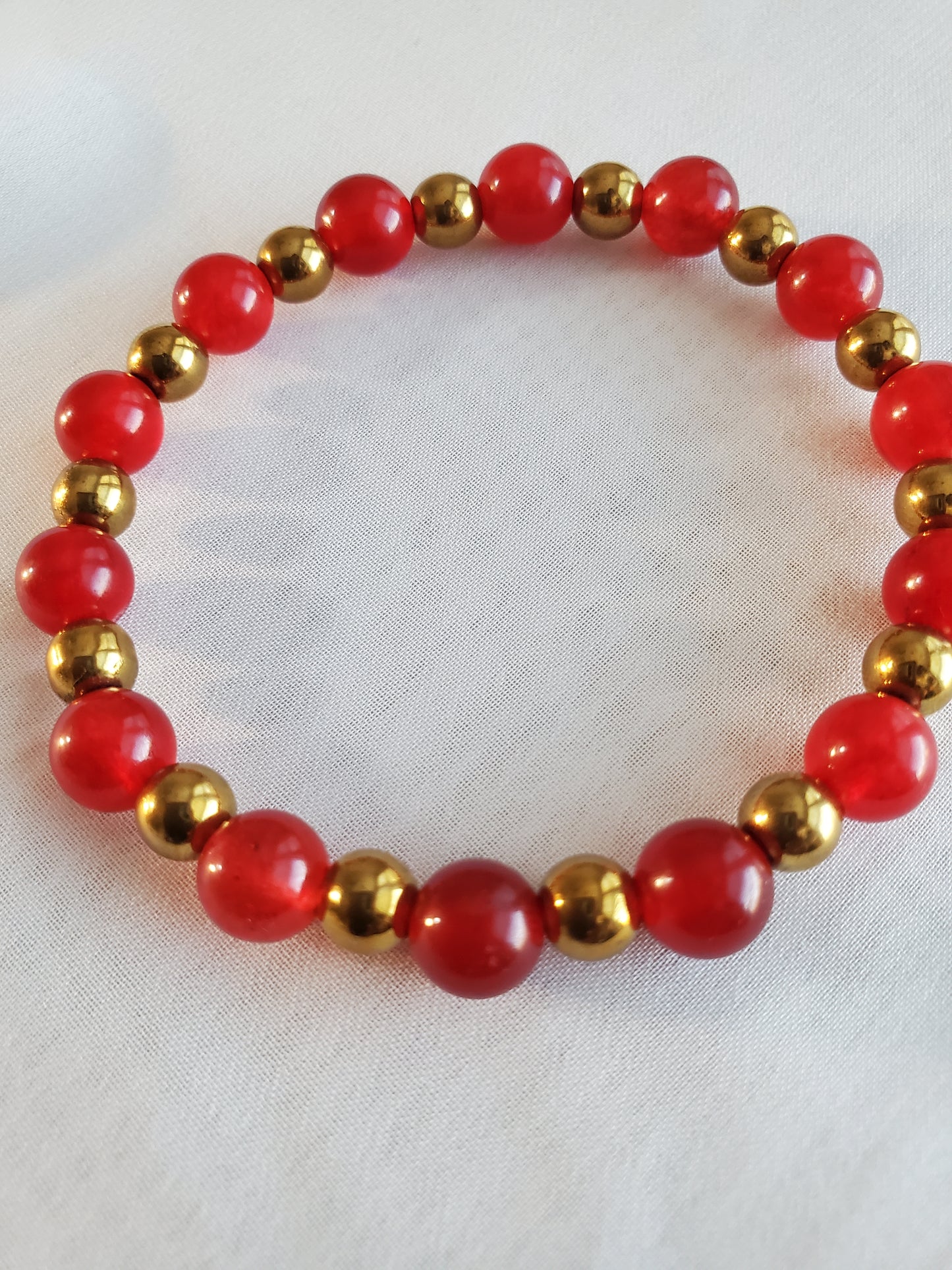 Women's Red Agate and Gold Hematite Bracelet for Enhanced Metal Function and Concentration